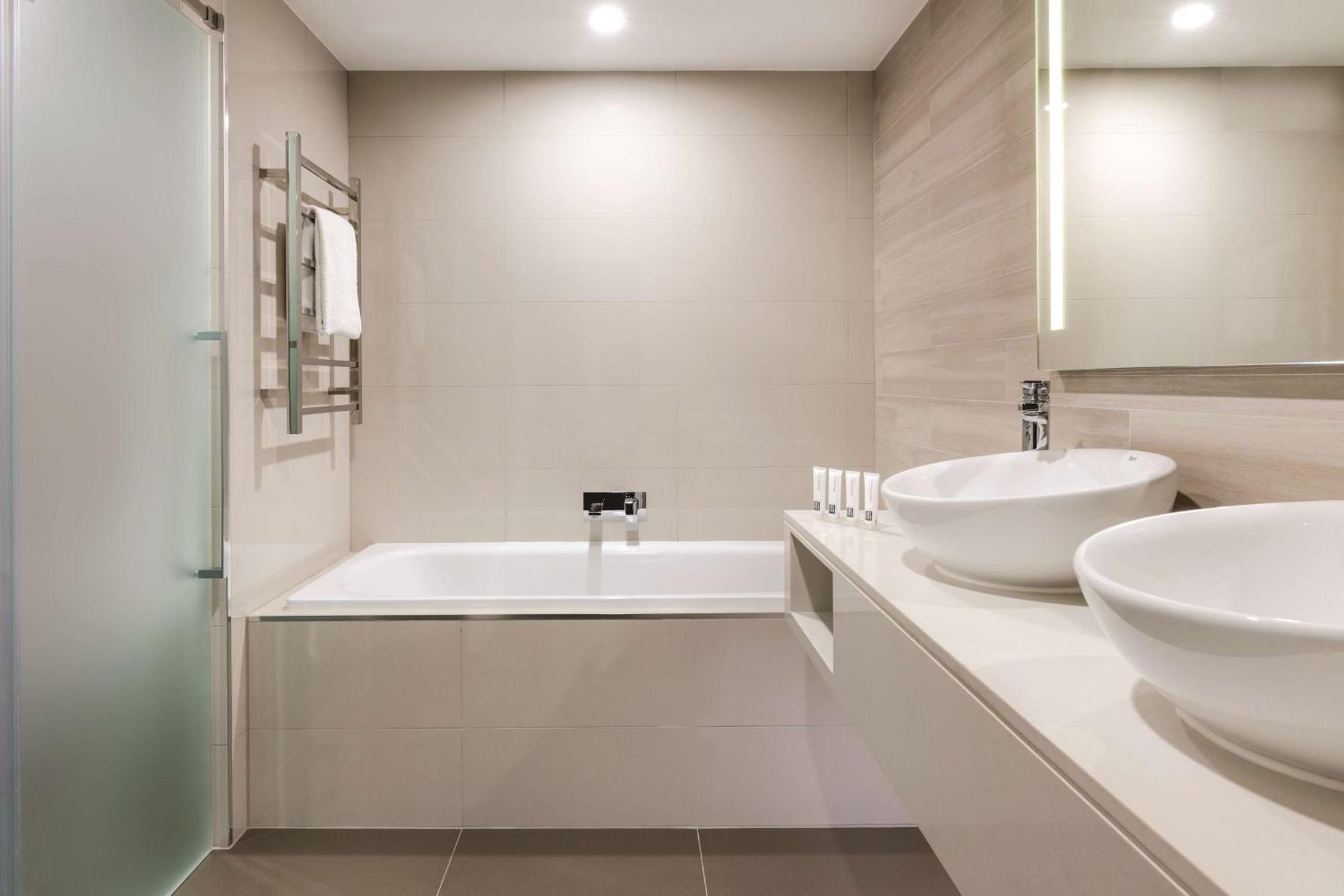 Vibe Hotel Subiaco Перт Экстерьер фото
